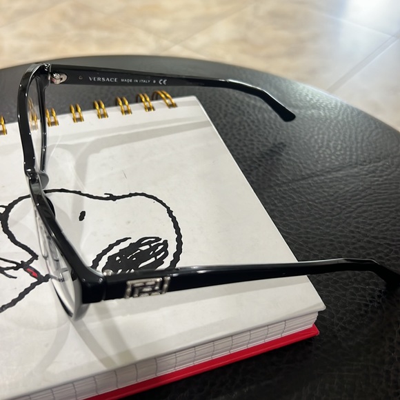 Versace “frames” - Picture 7 of 11